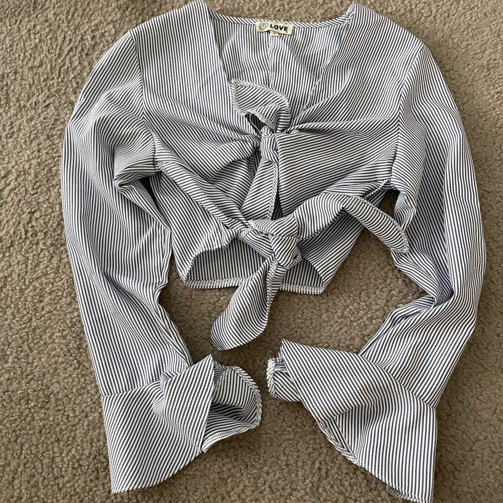 Front tie crop long sleeved top